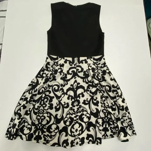 B. Darlin sleeveless Black and white zipper dress size 9/10 Junior. - Picture 4 of 9